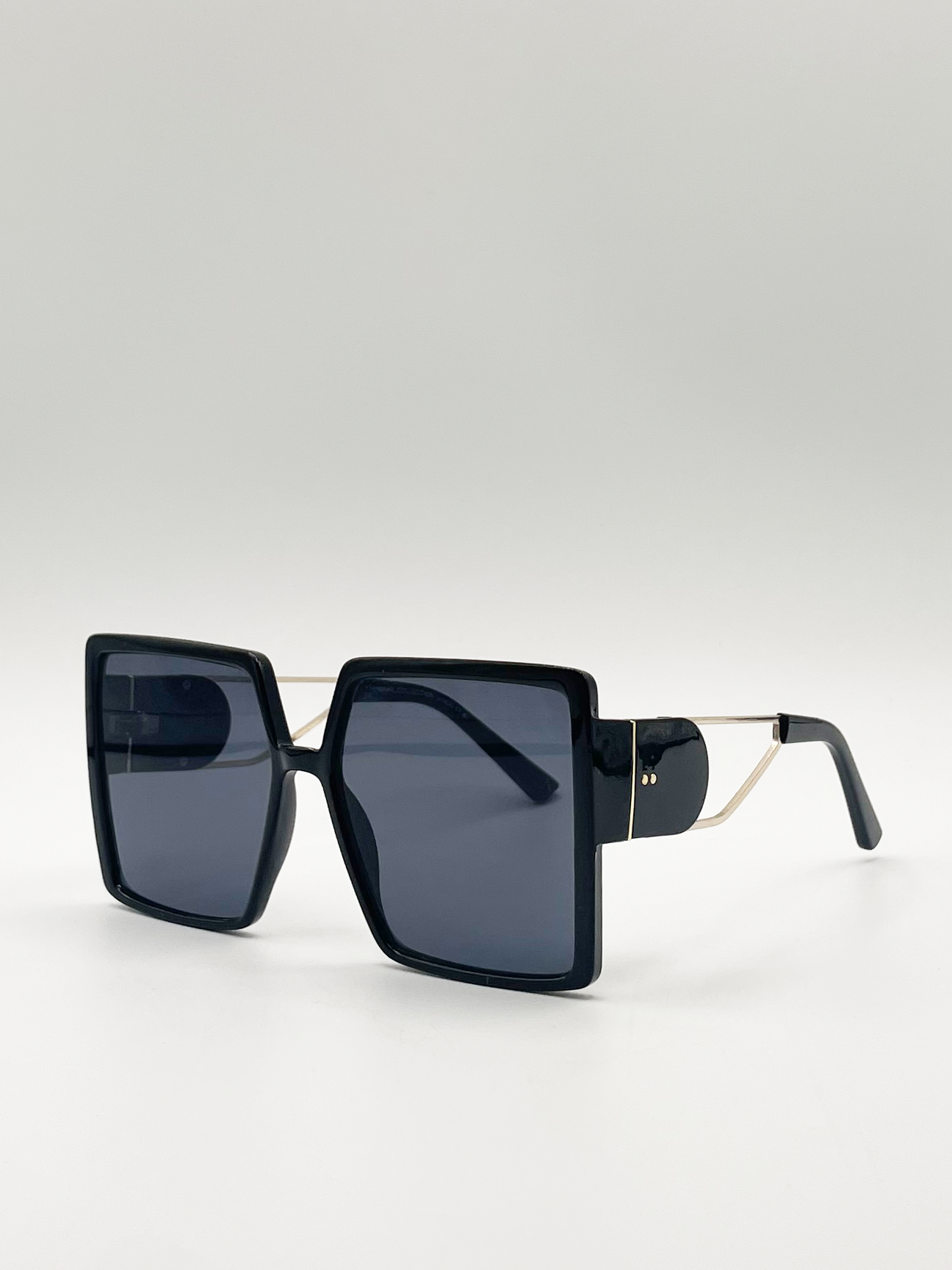 Oversized square sunglasses with temple frame detail