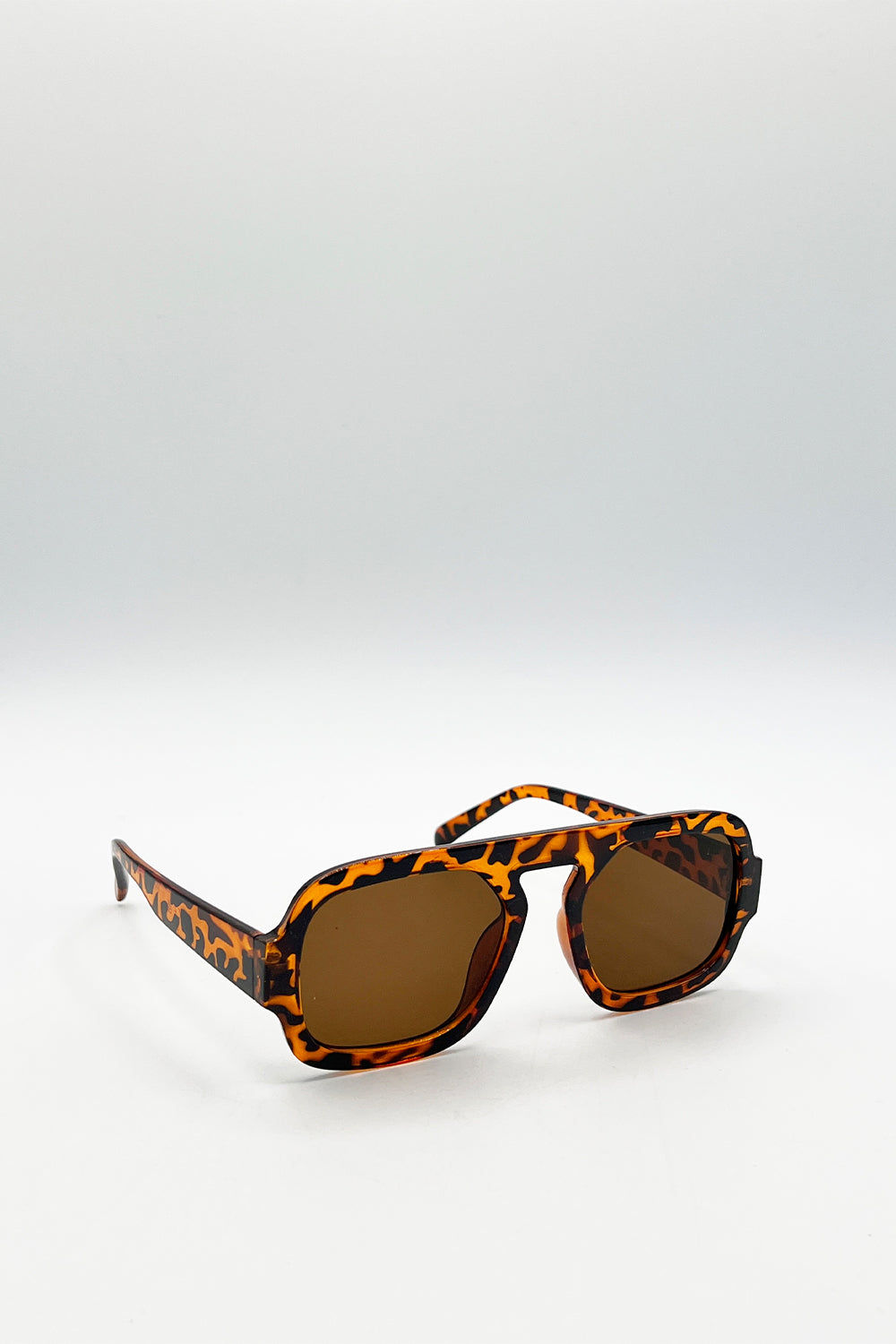 Retro Navigator Sunglasses in Tortoiseshell