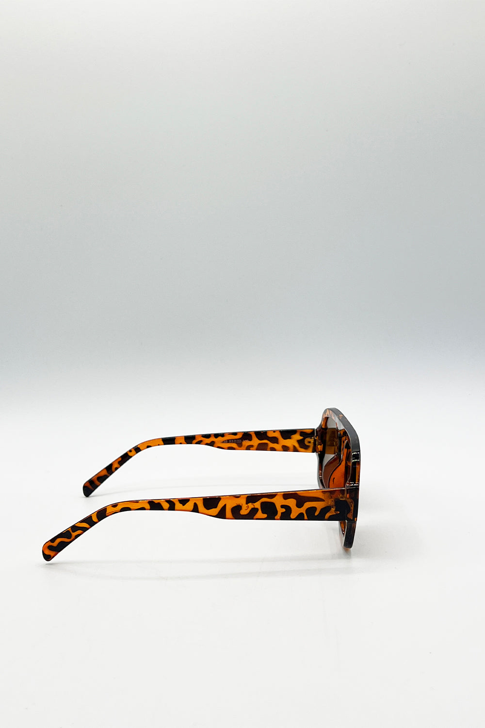 Retro Navigator Sunglasses in Tortoiseshell