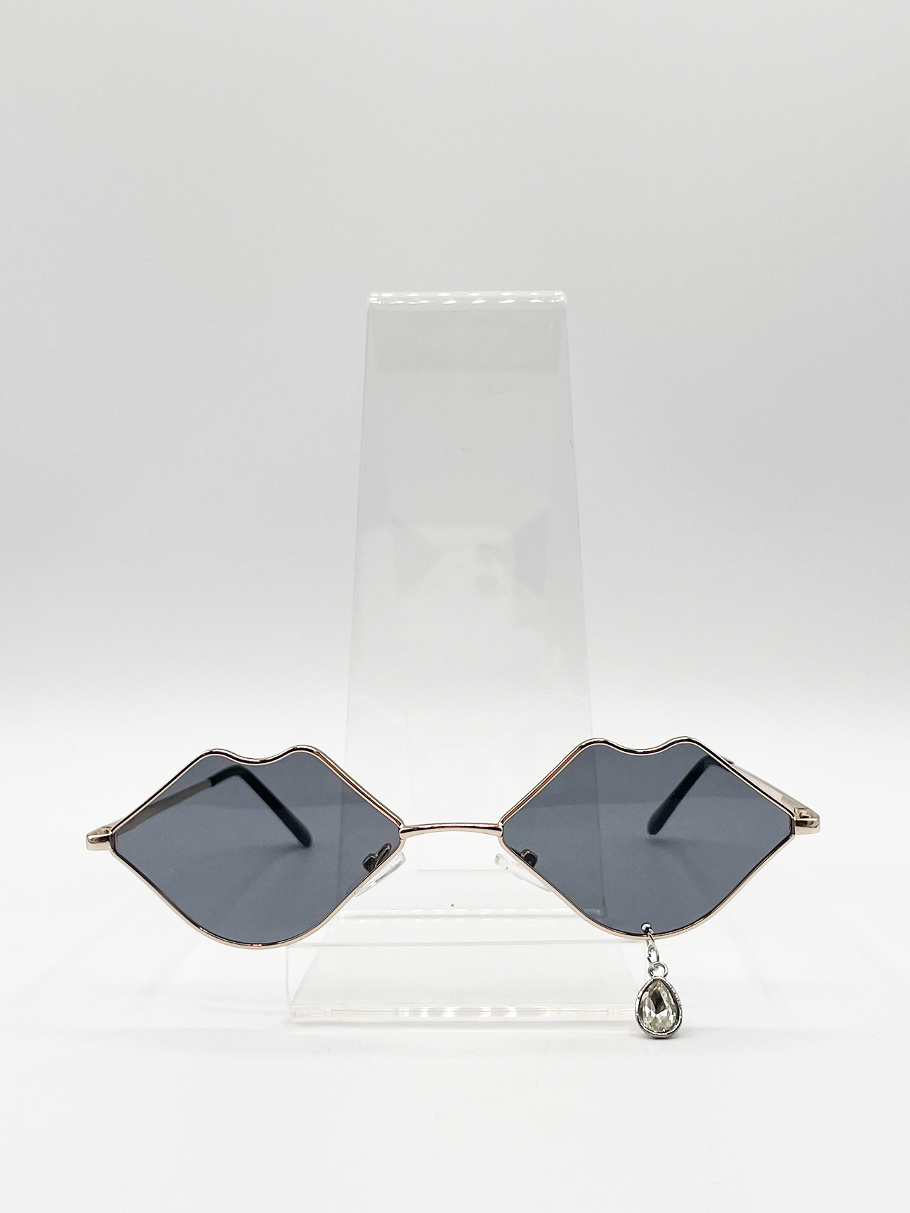 Black Lips with Tear Drop Festival Sunglasses