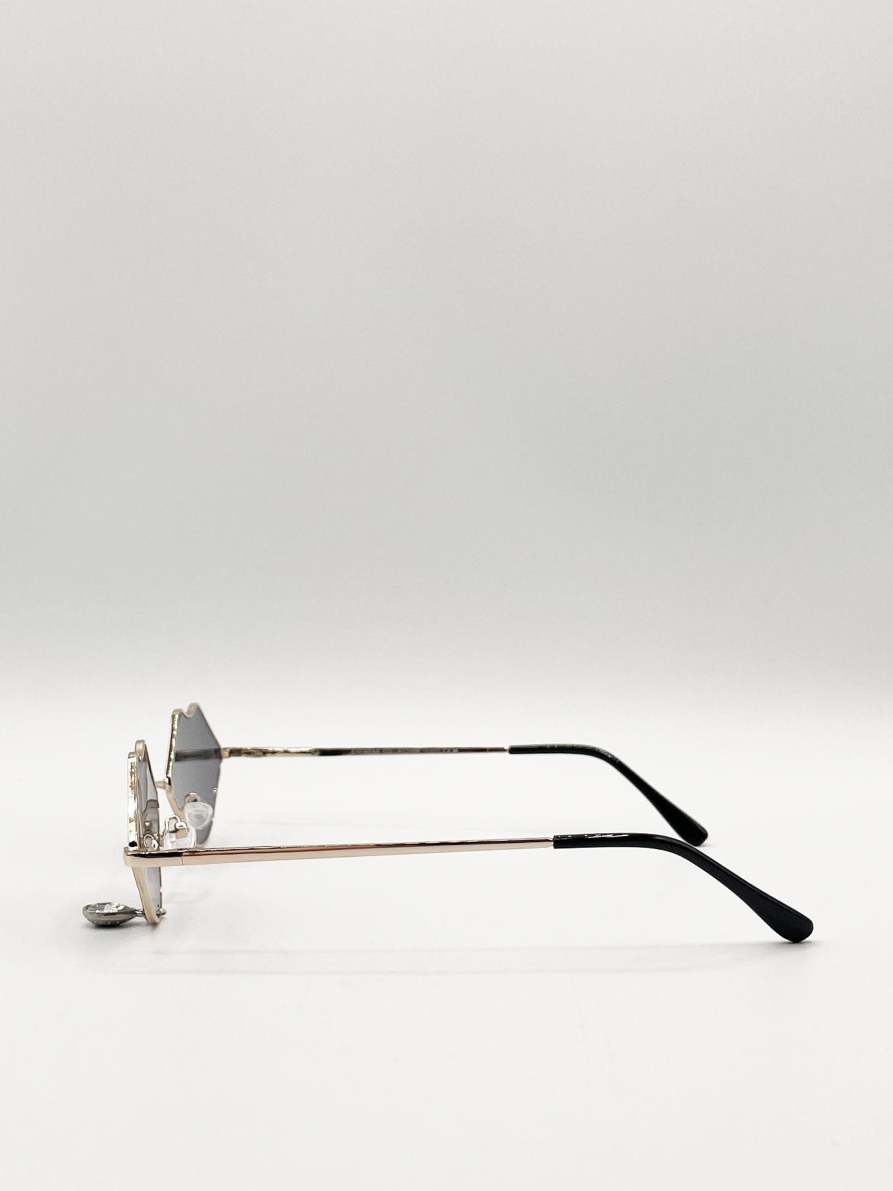Black Lips with Tear Drop Festival Sunglasses