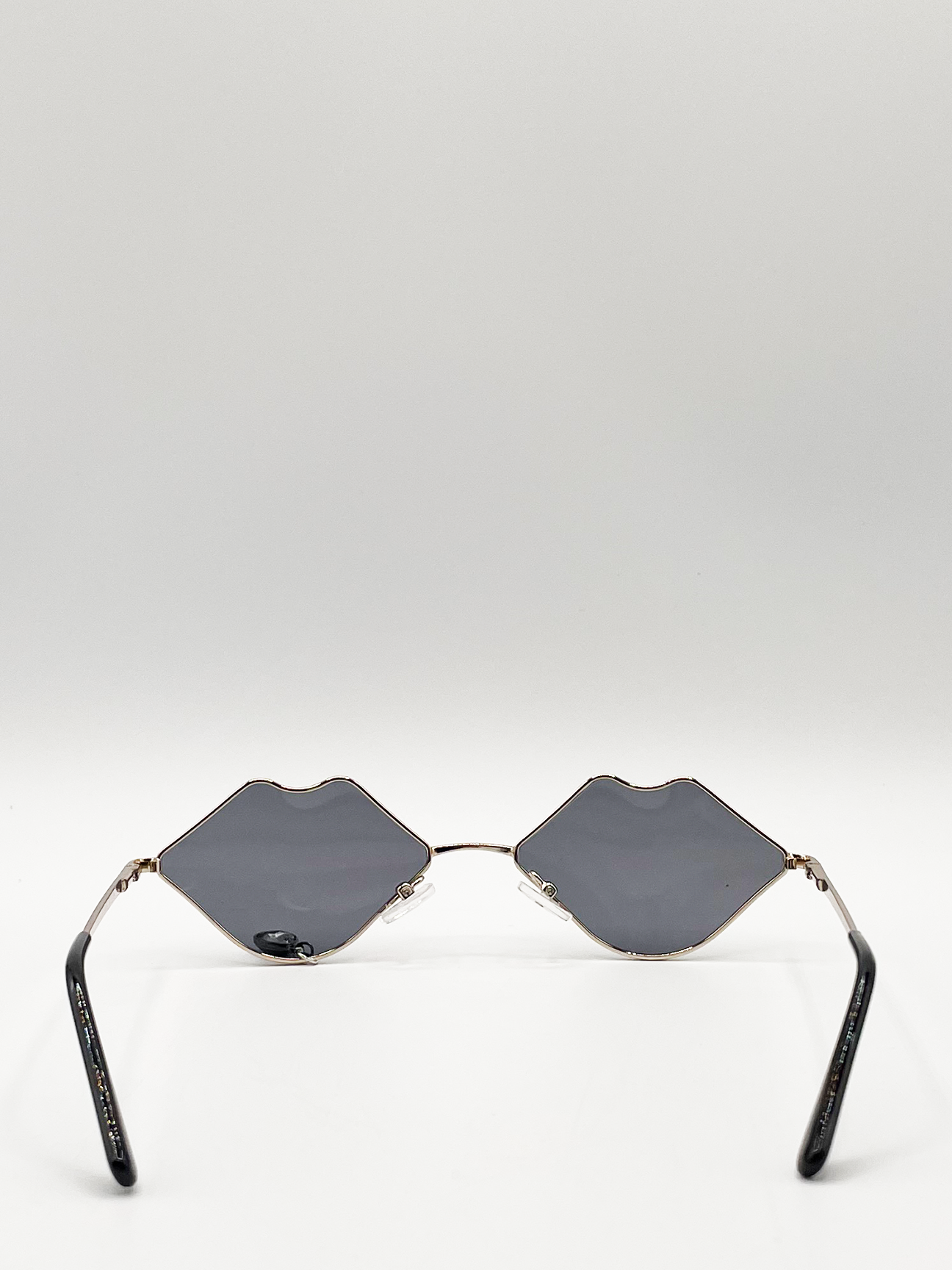 Black Lips with Tear Drop Festival Sunglasses