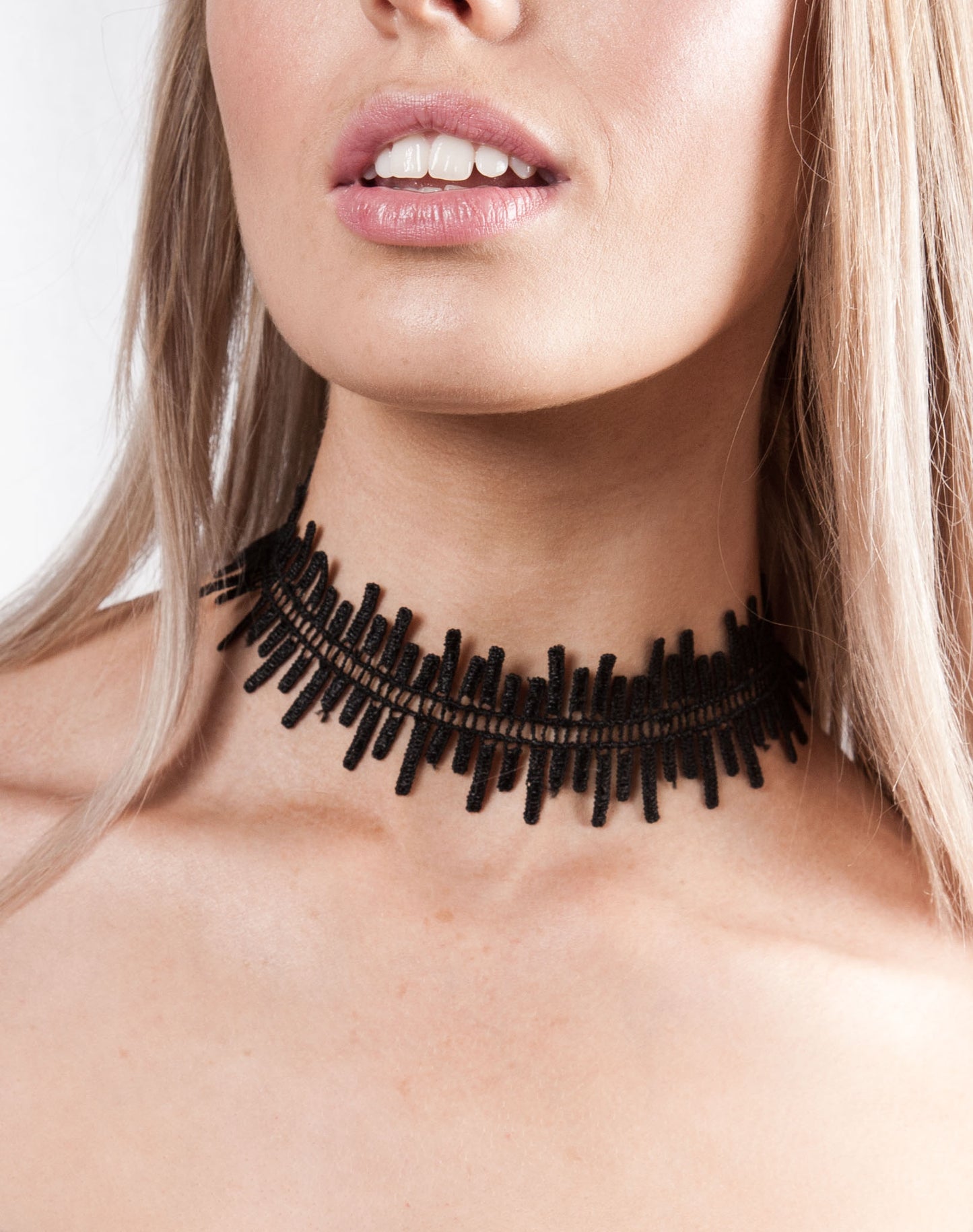Black Corded Zig Zag Ladder Effect Choker