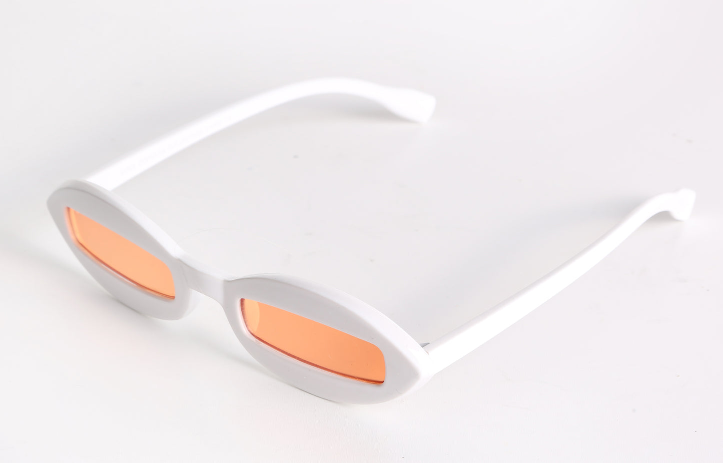 Slim Oval Retro Sunglasses In White