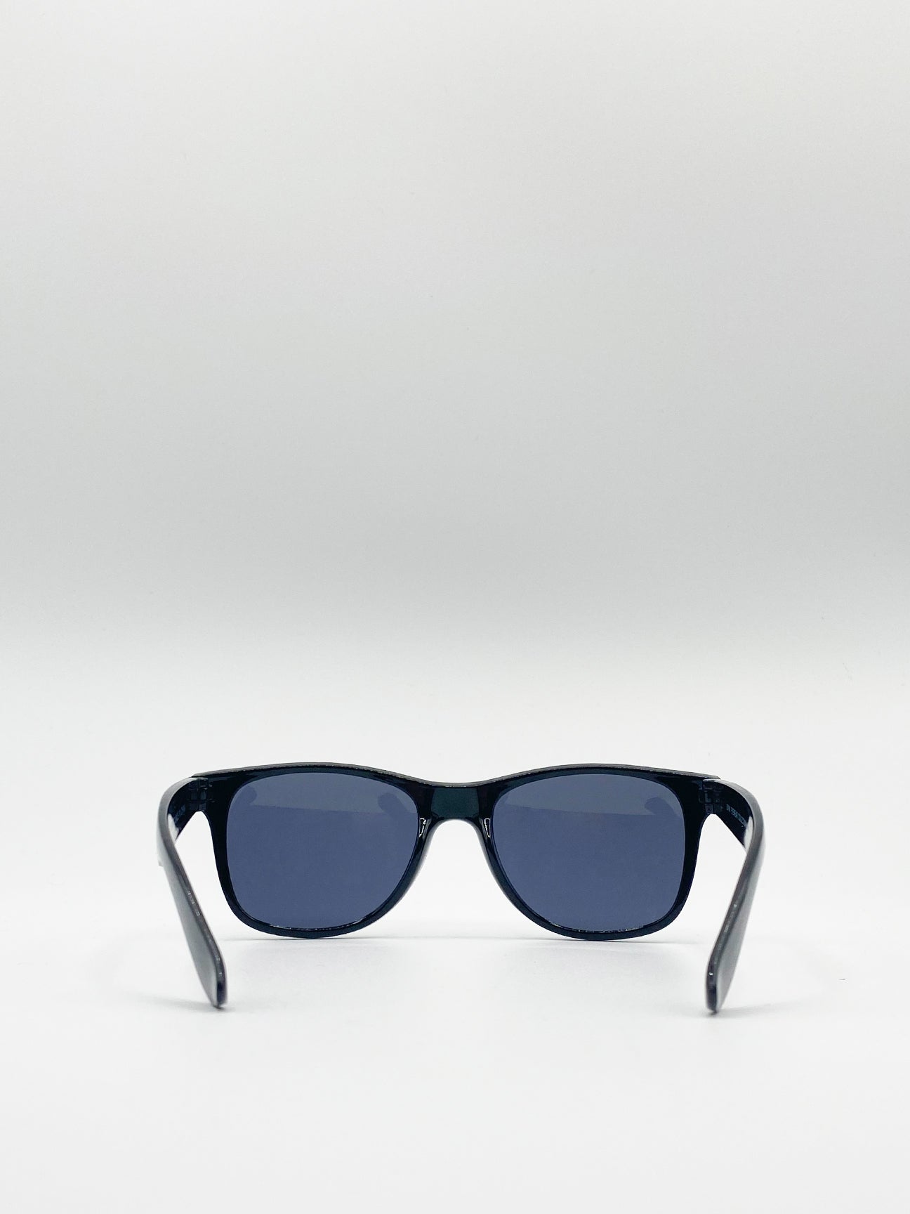 Classic Wayfarer Sunglasses In Black