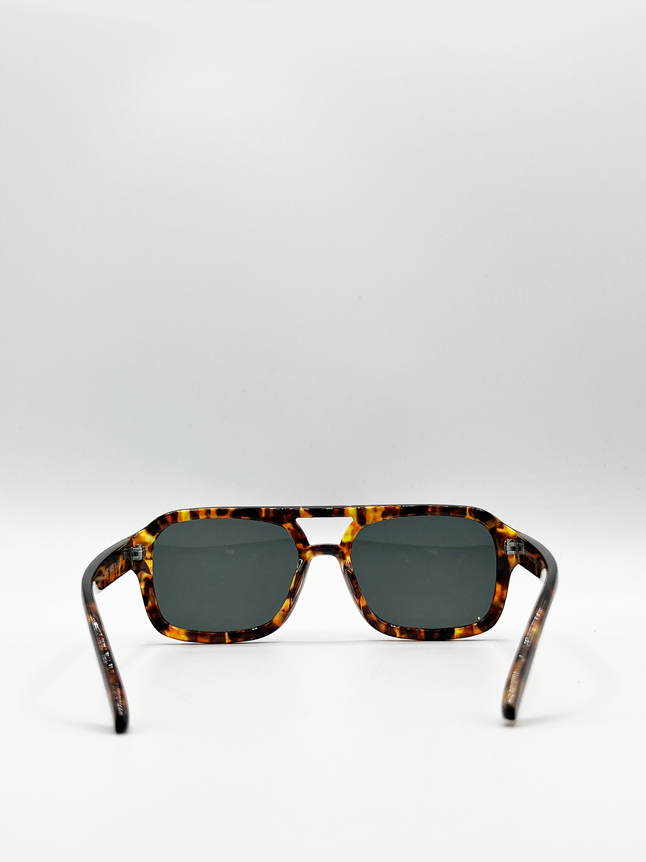 Tortoiseshell 70's Navigator Sunglasses with Green Lenses