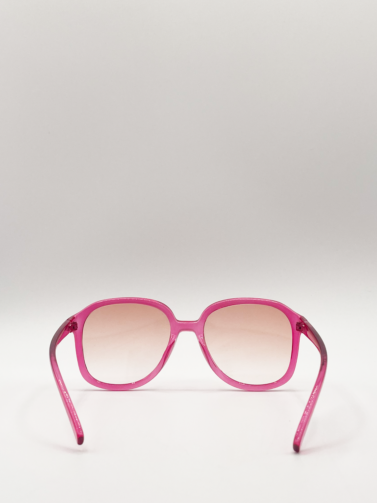 Vintage Style Shape_Oversized with Ombre Lenses in Pink