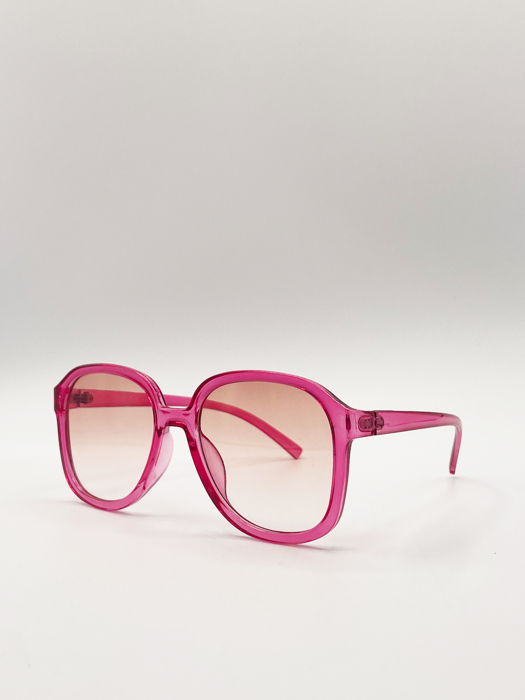 Vintage Style Shape_Oversized with Ombre Lenses in Pink