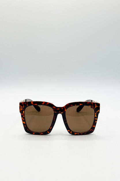 Oversized Sunglasses with Gold Chain Detail