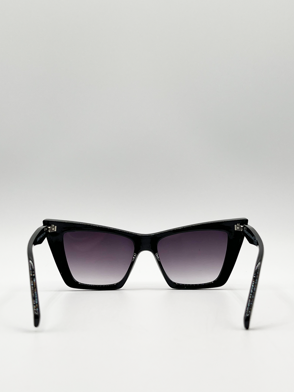 Oversized angular cateye sunglasses