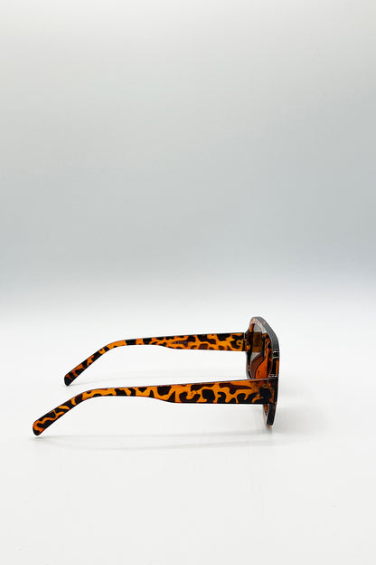 Retro Navigator Sunglasses in Tortoiseshell