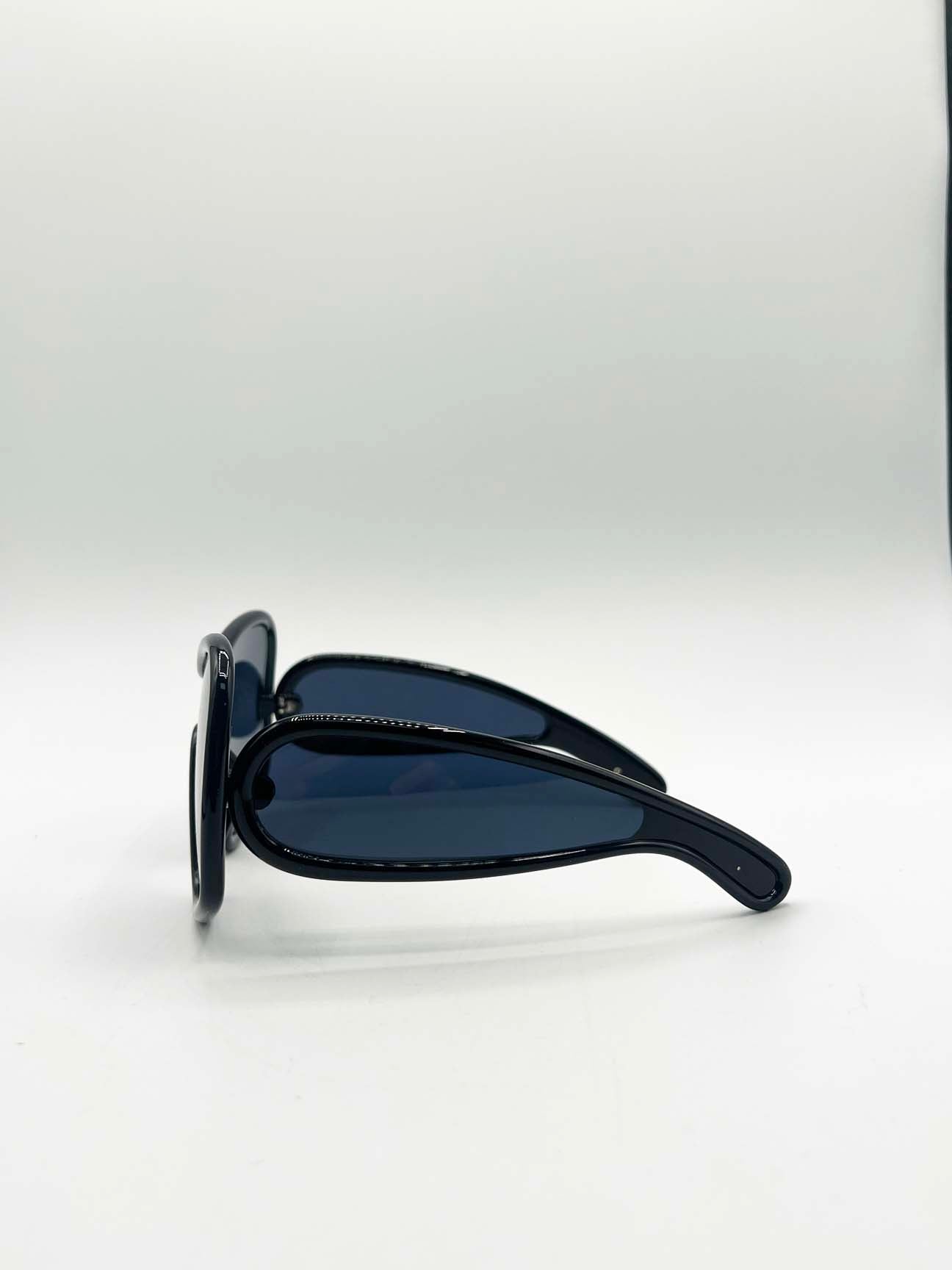 Square Shape_Oversized Mask Sunglasses in Black