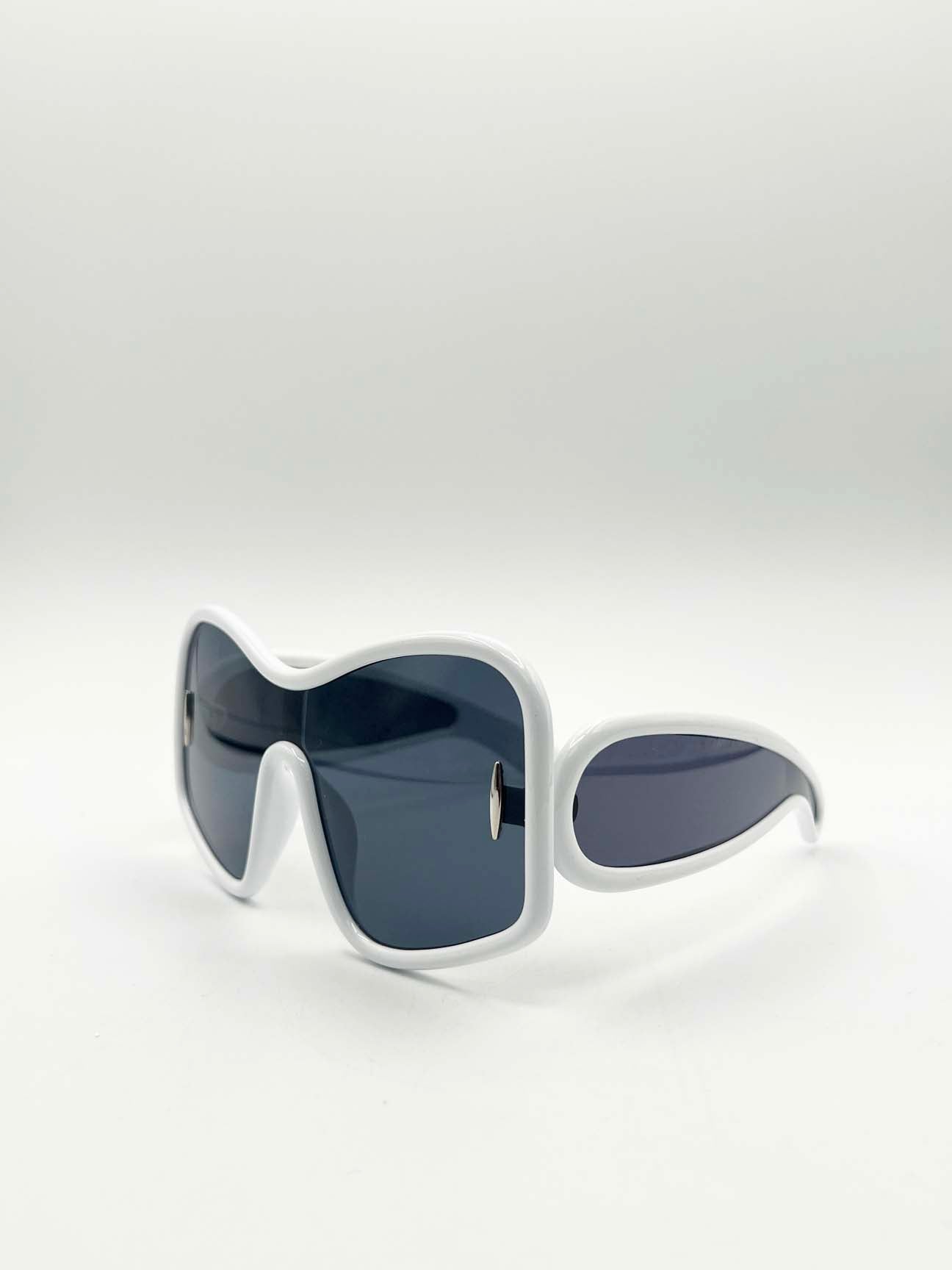 Square Shape_Oversized Mask Sunglasses in White Black