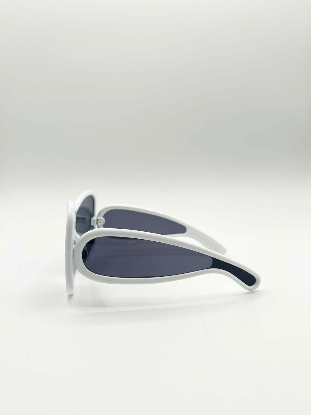 Square Shape_Oversized Mask Sunglasses in White Black