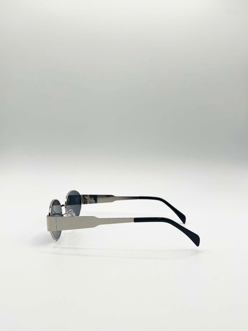 Rounded Oval Metal Frame Sunglasses in Silver Grey