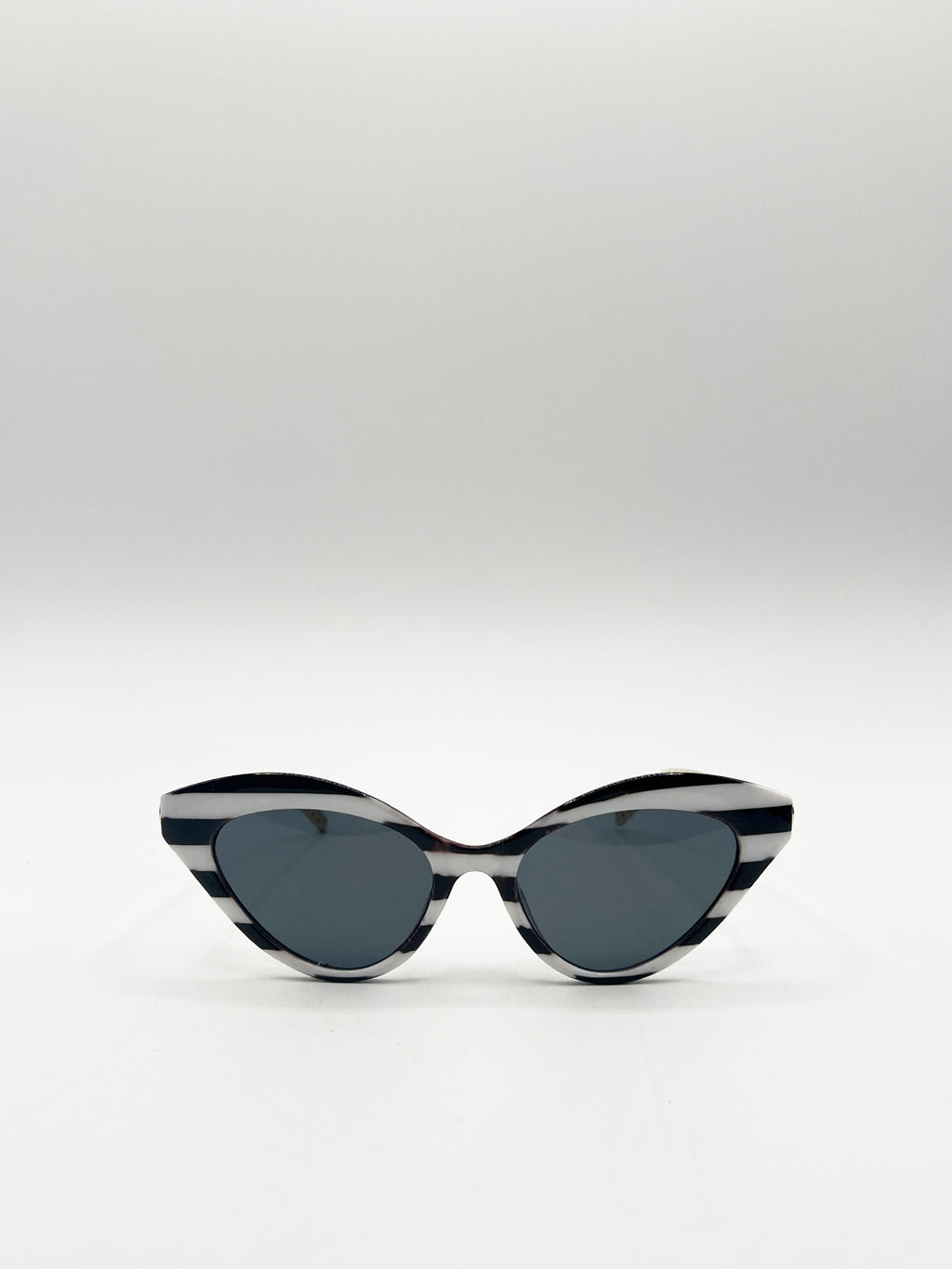 Cat Eye Sunglasses with Thin Chain Arm Multi