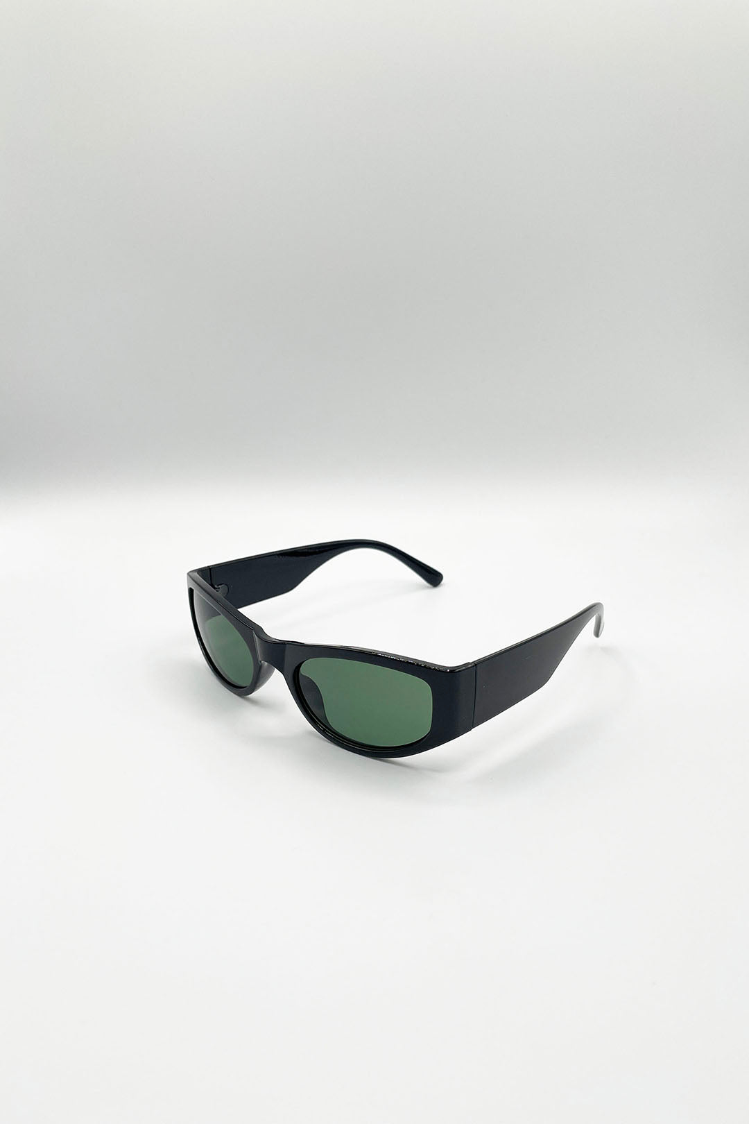 Racer Wrap Around Sunglasses In Black