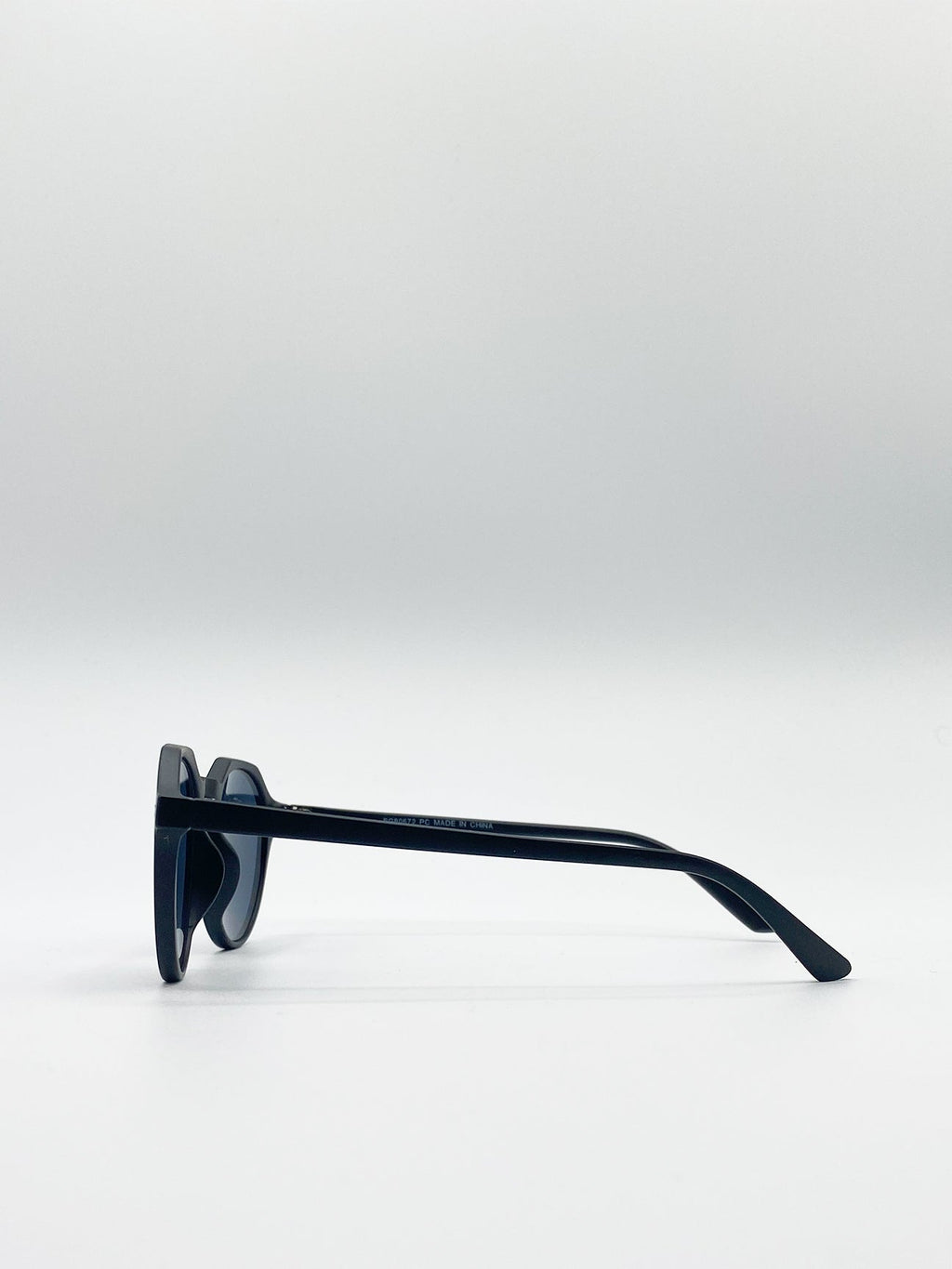 Black Smoke Lense Classic Preppy Sunglasses With Key Hole Nosebridge