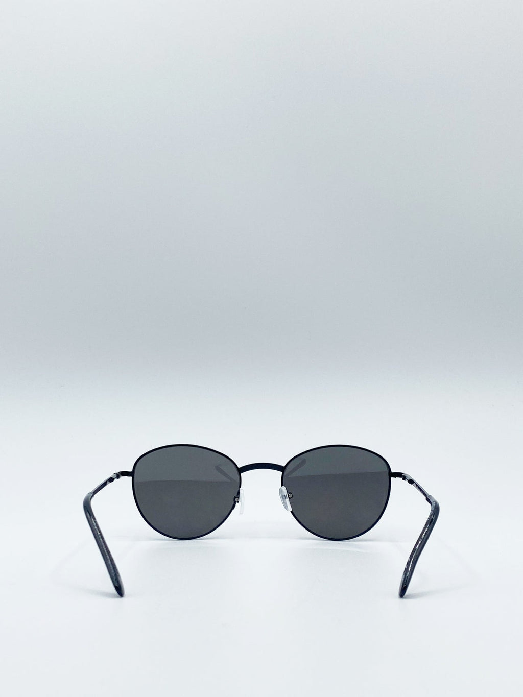 Classic Round Sunglasses In Matte Black With Silver Mirror Lenses