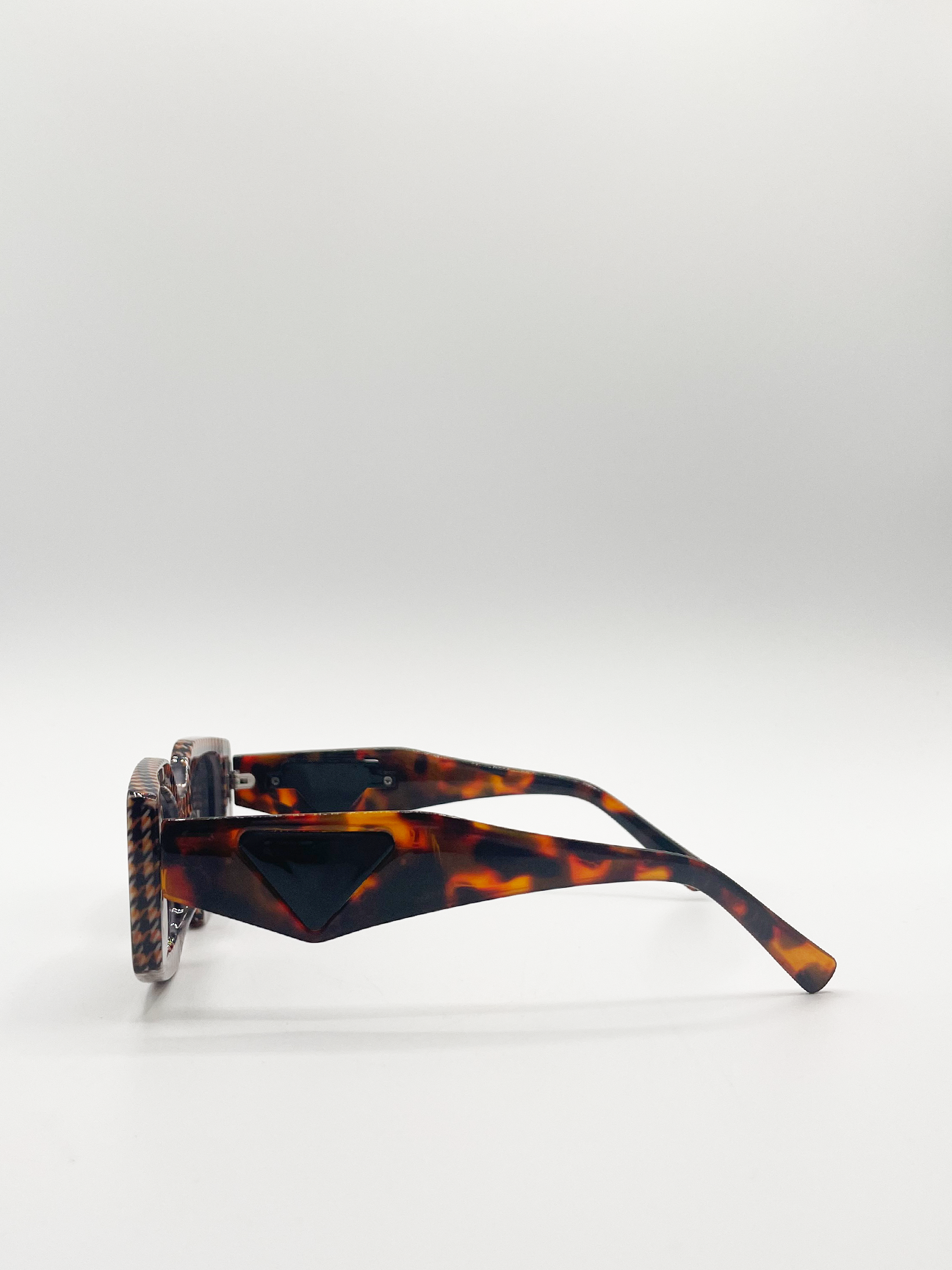 Angular sunglasses in multi